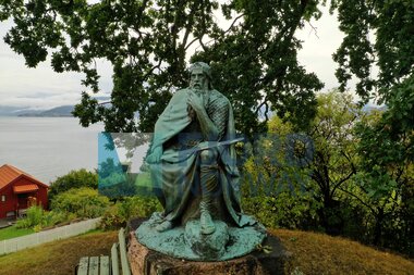 Kong Bele Statue, Balestrand, Sognefjord