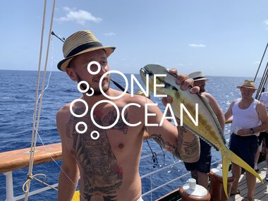 Matros Oskar Einarson med dorado-fisk, One Ocean Expedition