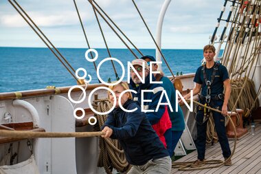Medseilere på Statsraad Lehmkuhl setter seil, One Ocean Expedition