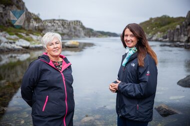 Fylkesvaraordførar Natalia Golis og Aud Karin Oen