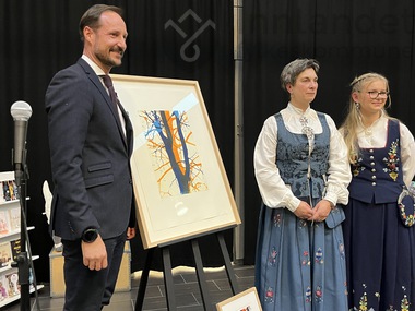Hans Kongelige Høyhet Kronprins Haakon, rektor på Storhamar vgs. Hjørdis Bjølseth og elevrådsleder Ingrid Dyrkorn.