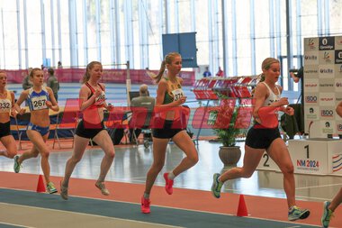 NM Friidrett Innendørs 2024 - 3000 meter kvinner - Malin Edland - Wilma Anna Bekkemoen Torbiörnsson - Mari Roligheten Ruud - Selma Løchen Engdahl
