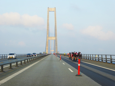 Bike race on the Storebælt Bridge 2015