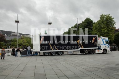 Orkesterets trailer på Festplassen