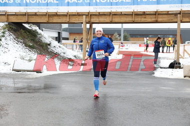 Connie Schneider er trener på Kondistreninga Kongsberg og løp halvmaraton under Jessheim Vintermaraton 2023