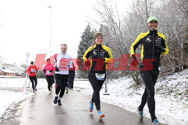 F.v.: Rune Mortensen, Torunn Tofteng og Stein-Erik Bakke  løp halvmaraton under Jessheim Vintermaraton 2023