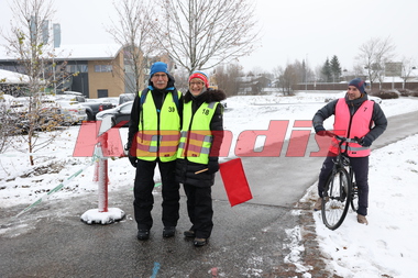 Tor-Arne Stenhaug og Trine Mangerud var løypevakter under Jessheim Vintermaraton 2023