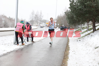 Odd Gunnar Tveit løper alltid i shorts og singlett under Jessheim Vintermaraton 2023