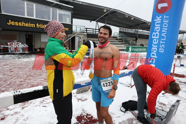 Vinterkrigeren Dan Juan løp i mål på tida 2.39.37 på maratondistansen under Jessheim Vintermaraton 2023