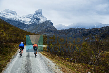 Road bike langs fjorder og fjell