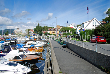 Havna i Drøbak om sommeren