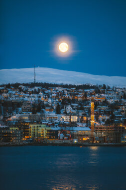 Fullmåne over Tromsø by