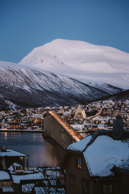 Ishavskatedralen, Tromsdalstinden og Tromsøbrua