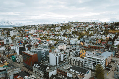 Utsikt over midtre Tromsøya om våren
