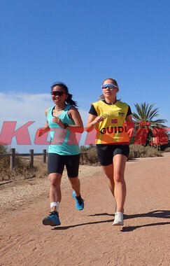 Emma Eng Berge (t.v.) og Christine Kirkhorn på treningsleir til Spania med SK Vidar og Team RP