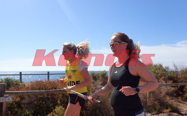 Aurora Brynhildsen (i gult) og Åsne Karolius Lysberg på treningsleir til Spania med SK Vidar og Team RP